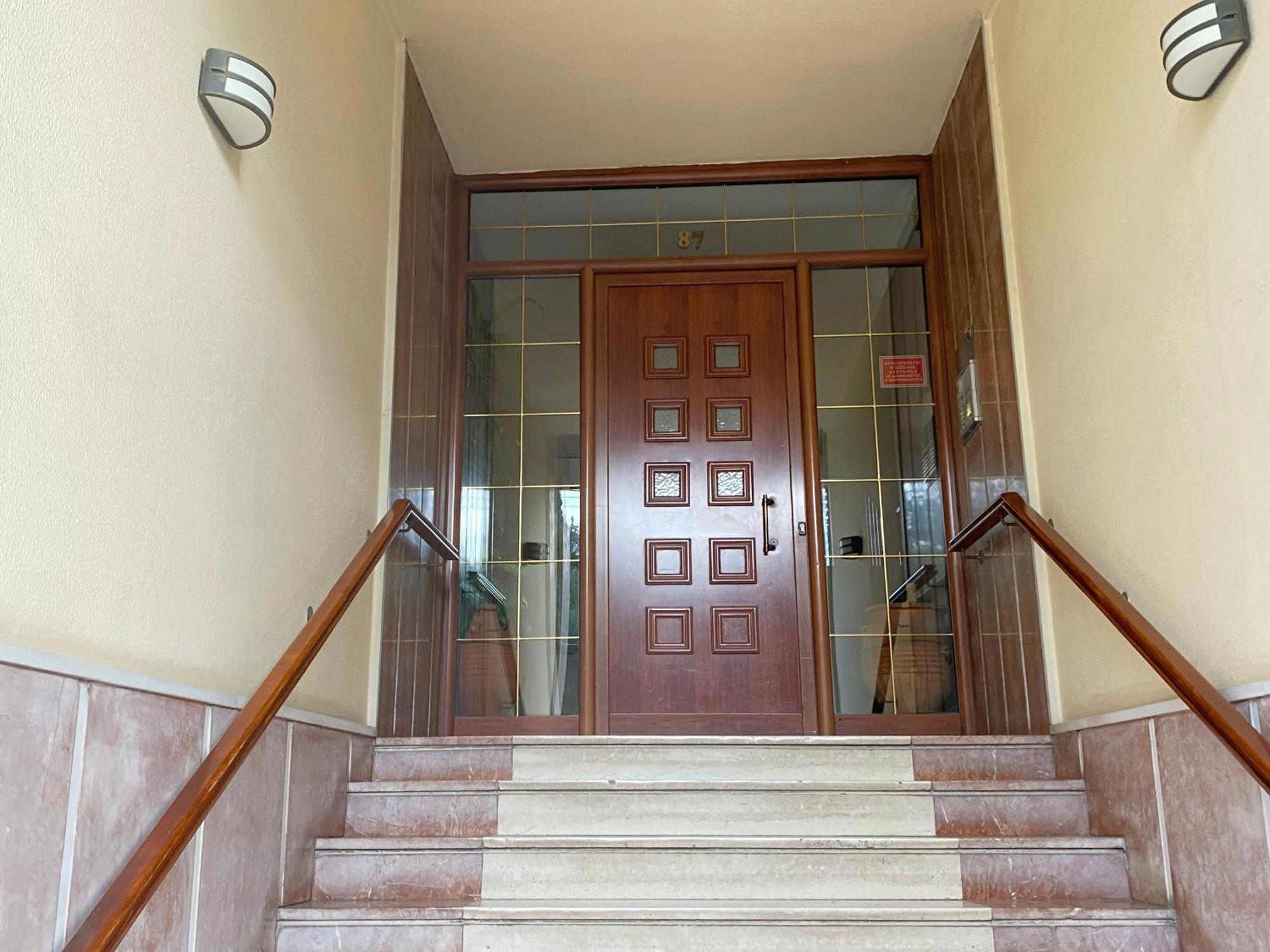 Modern 2 Bedroom Apartment Near Acropolis In The Heart Of The City - Explore Center By Foot เอเธนส์ ภายนอก รูปภาพ